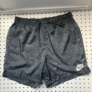 Nike Men's Woven Flow Shorts in Black with with speckles, Size Medium